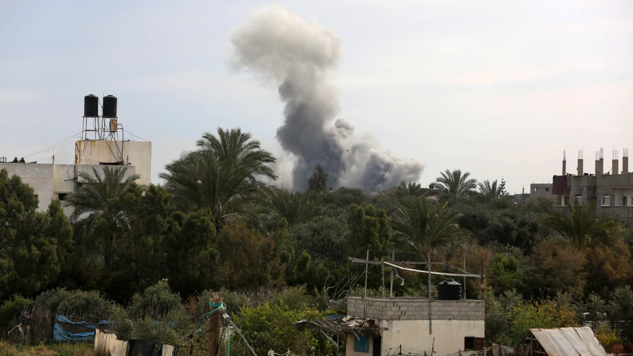 İsrail savaş uçakları Refah ta sivillerin yaşadığı evi vurdu, 4 kişi öldü