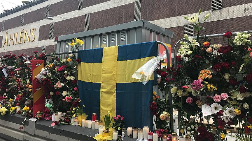 İsveç te hayatını kaybedenler anıldı