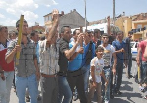 Mahallelilerin Suriyelilere tepkisine polis müdahalesi!