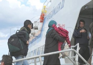 Tahliye edilen mülteciler, Türkiye ye gönderildi!
