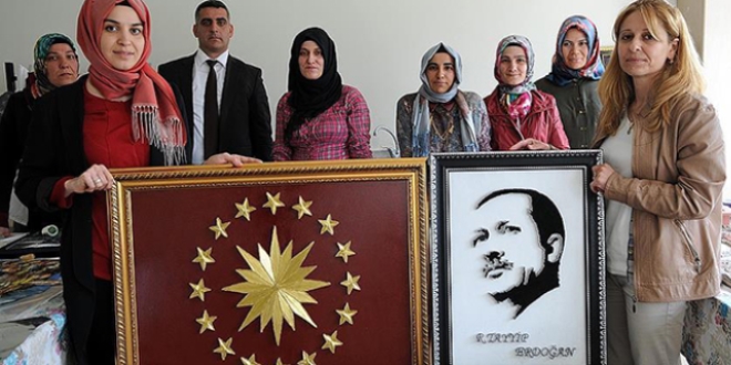Tel ve çivi kullanarak Erdoğan ın portresini yaptı