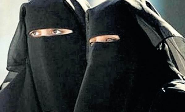 IŞİD kızları Facebook tan satıyor!