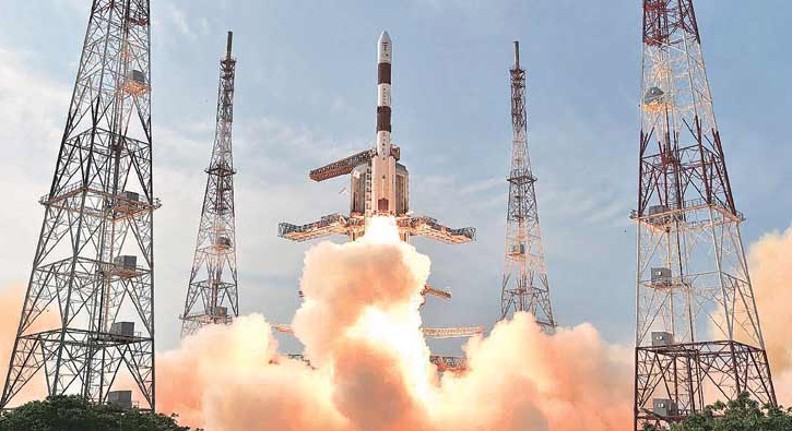 Hindistan tek roketle 20 uydu gönderdi