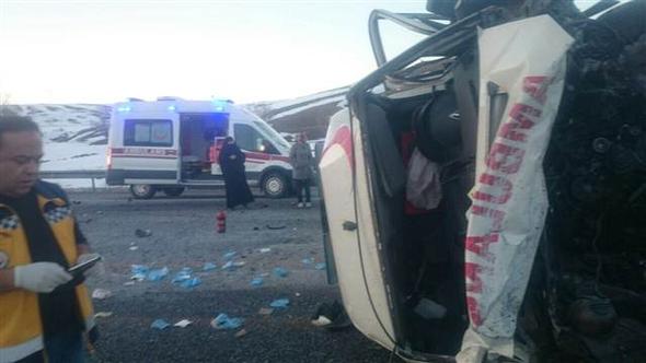 Ambulans kazası: 4 ölü