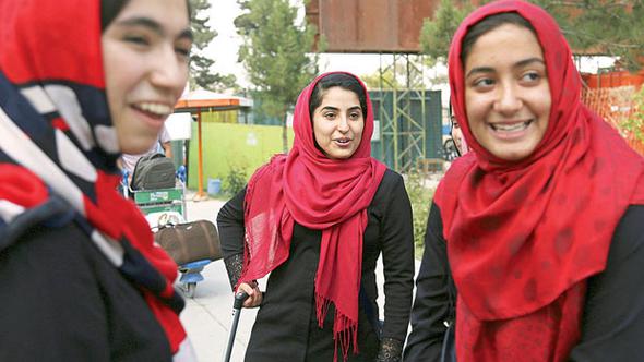 Afgan kızlara Trump tan vize