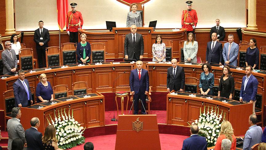 Arnavutluk cumhurbaşkanı yemin etti