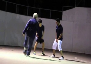 Futbol sihirbazı yaşlı adam kılığına girerse!VİDEO