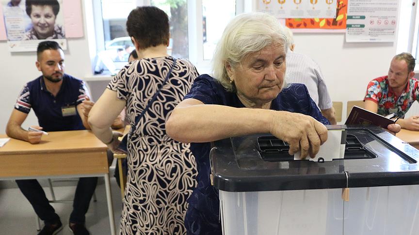 Arnavutluk ta oy işlemi bitti