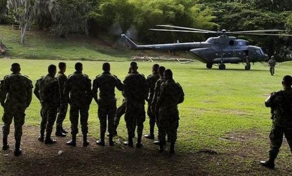 Kolombiya da askeri helikopter düştü