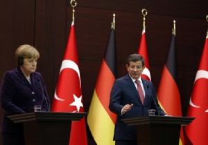 Merkel ve Davutoğlu ortak basın toplantısı düzenledi!