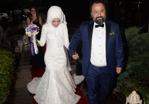 Ünlü oyuncu evlendi!