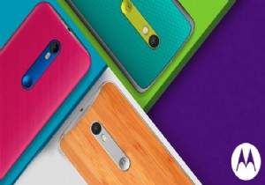 Motorola yeni akıllı telefonlarını tanıttı.