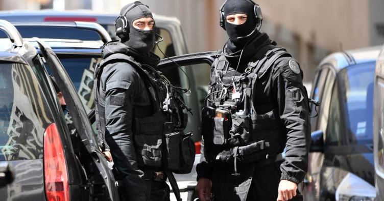 Fransa’da bıçaklı saldırgan dehşeti