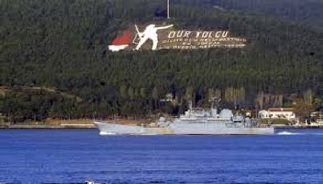 Rus savaş gemisi Çanakkale den geçti