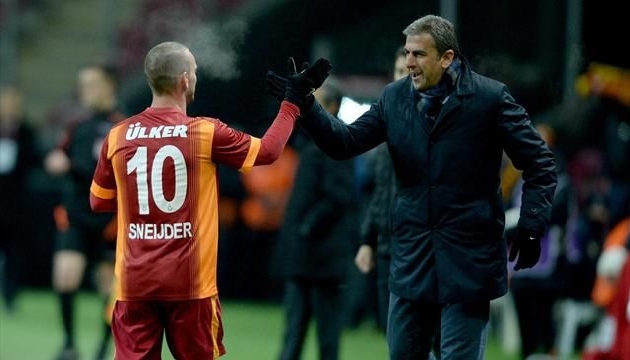 Hamzaoğlu ndan Sneijder e olay cevap!