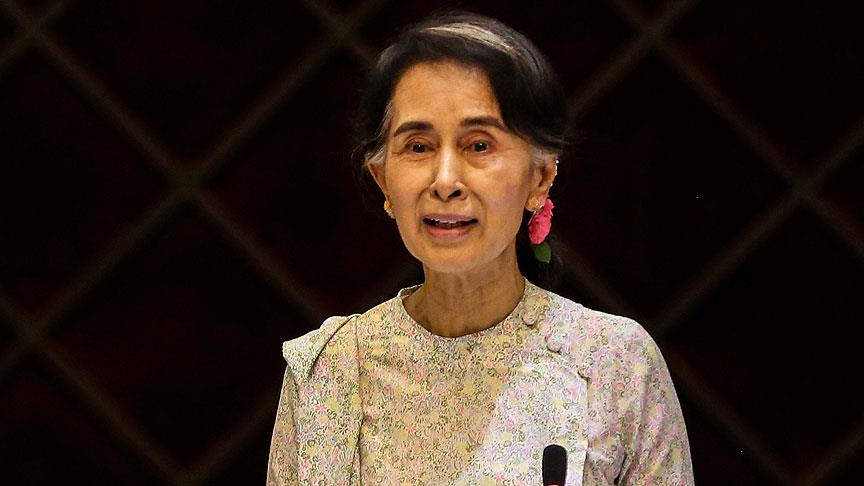 Myanmar liderine eleştiri
