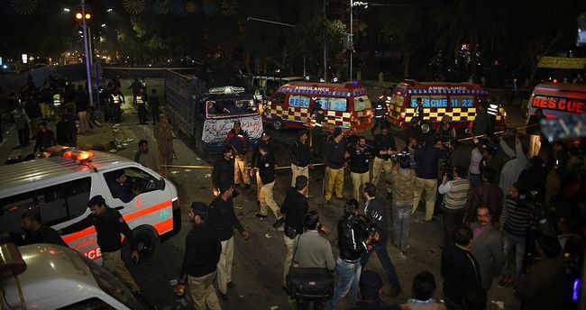 Pakistan da bombalı saldırı