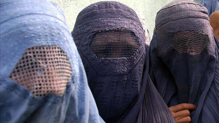 O ülkede burka ve peçe yasaklanıyor