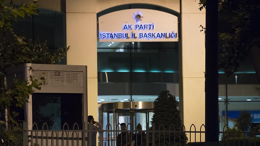 AKP il binasına saldırı