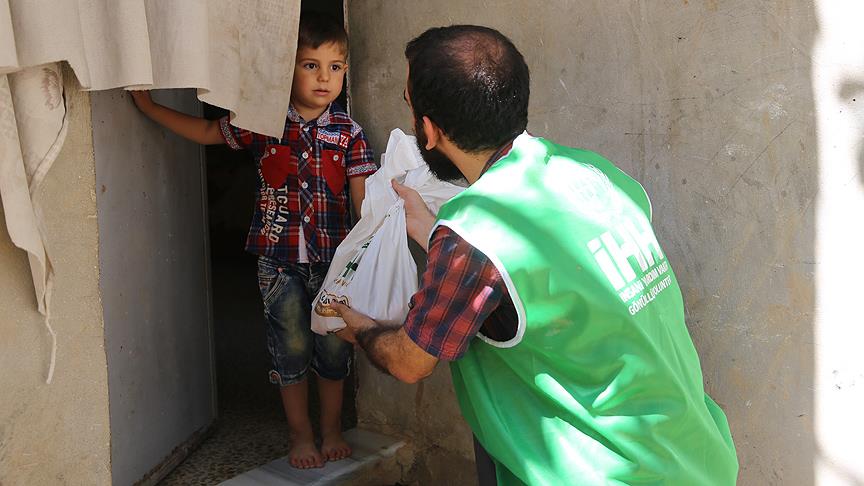 Gazze de ihtiyaç sahiplerine yardım