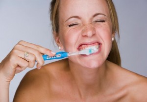 Eğer Dişinizi Fırçalarken Diş Etiniz Kanıyorsa Buna Dikkat!