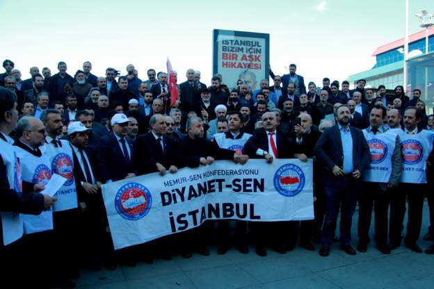 Diyanet-Sen üyeleri “ezan protestosu” eylemi yaptı