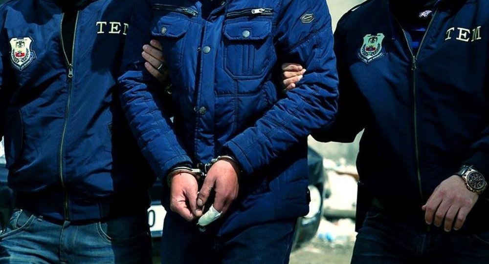 İzmir de FETÖ operasyonu: 72 gözaltı