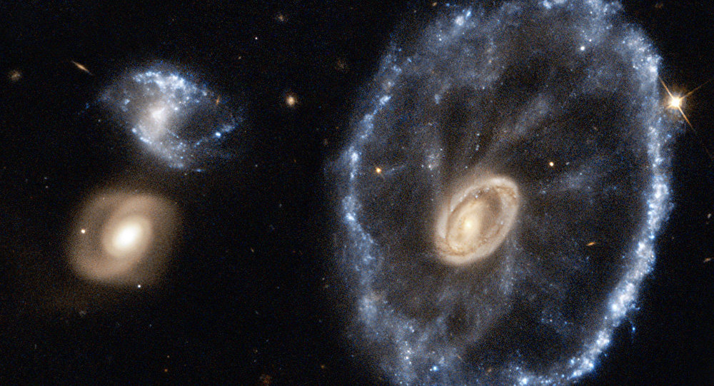 Hubble,  Tekerlek Galaksi yi görüntüledi