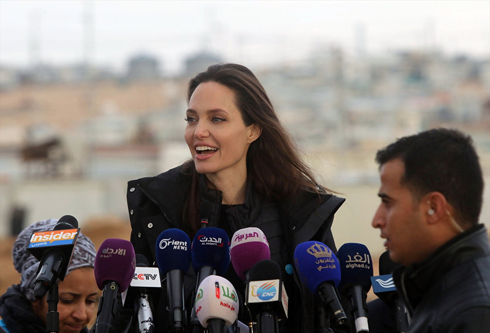 Angelina Jolie den Ürdün deki mülteci kampına ziyaret