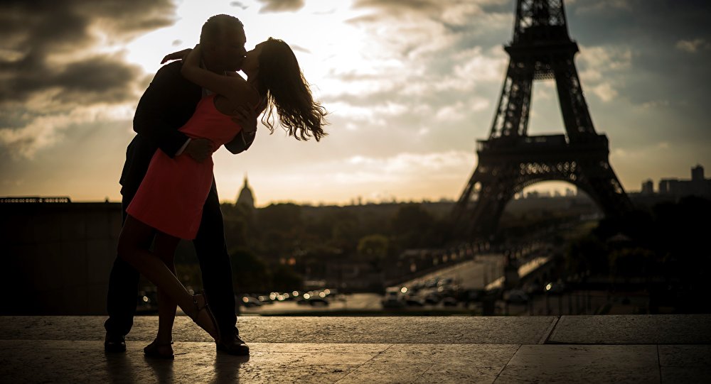 Sinemaya Fransız öpücüğü yasağı