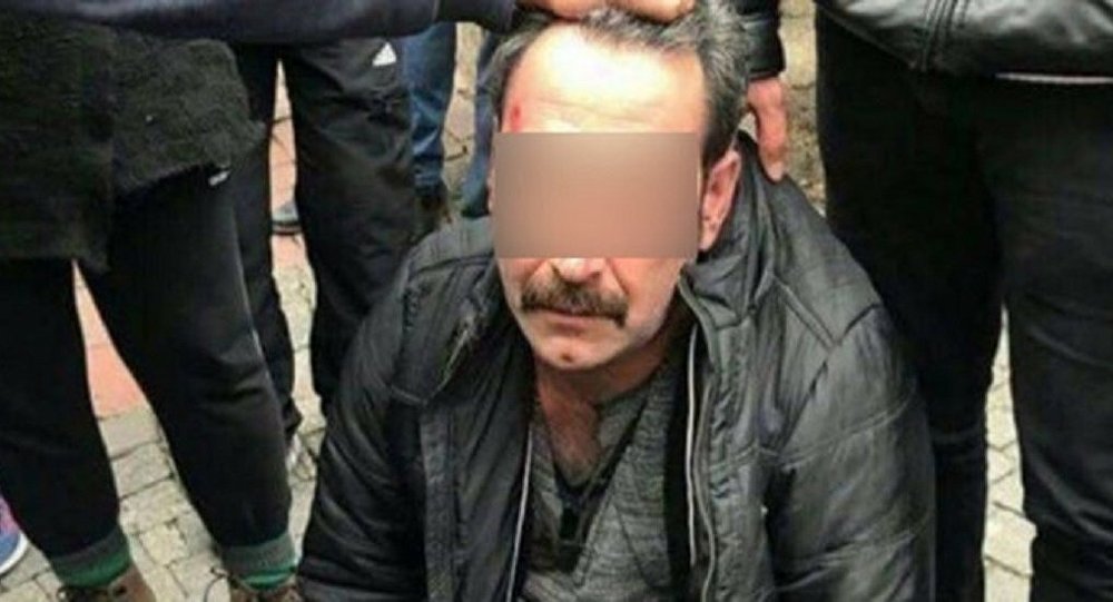 Veliler taciz iddiasıyla öğretmen dövdü