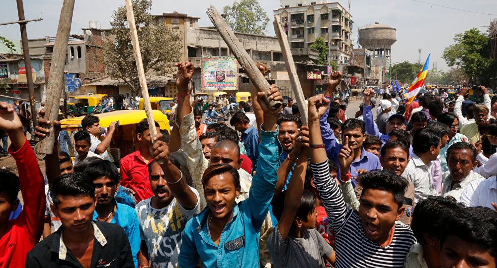 Hindistan da  Kast  isyanı: 9 ölü