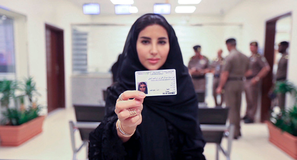 S. Arabistan da kadınlara ilk kez ehliyet verilmeye başlandı