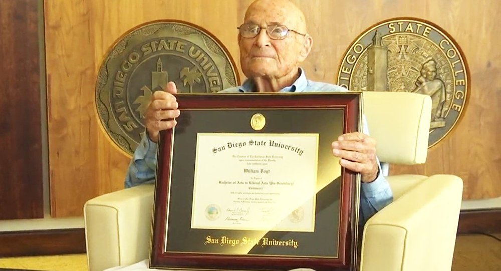 1935 teki mezuniyeti kaçırdığı için diplomasını 105 yaşında aldı