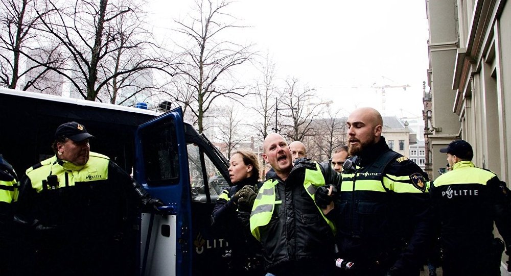 Hollanda da Sarı Yelekliler protestosu: 5 gözaltı