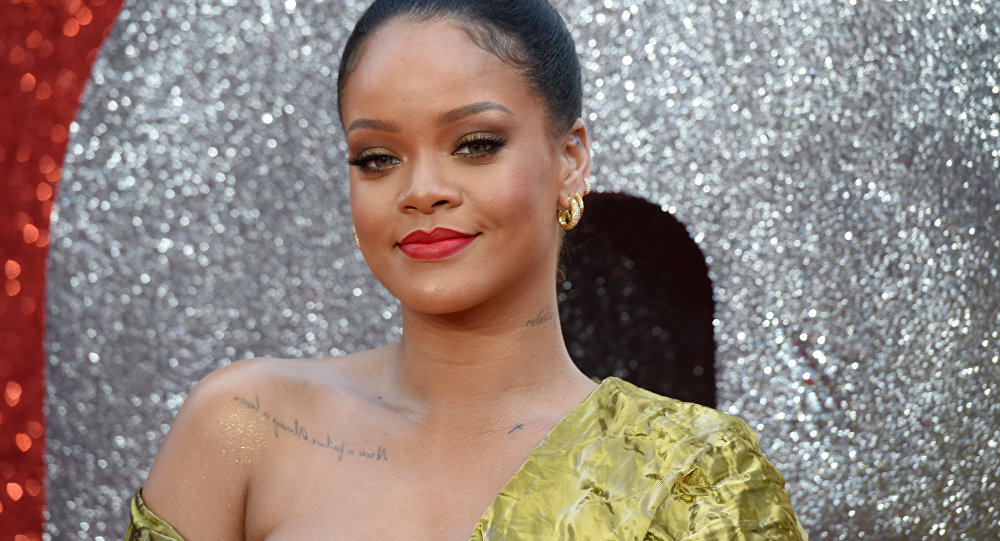 Rihanna dan babasına soyadı davası