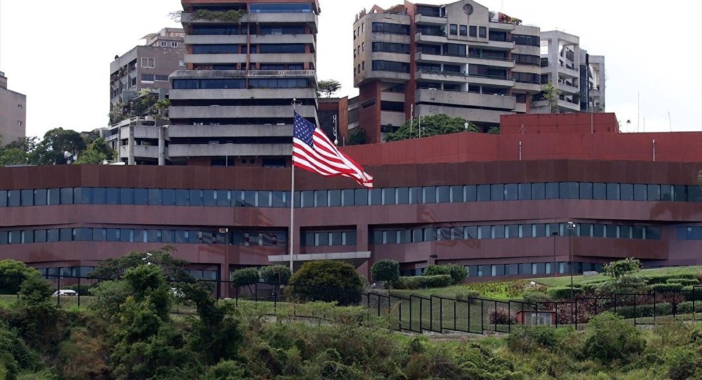Venezüella daki ABD li diplomatlar ülkelerine döndü