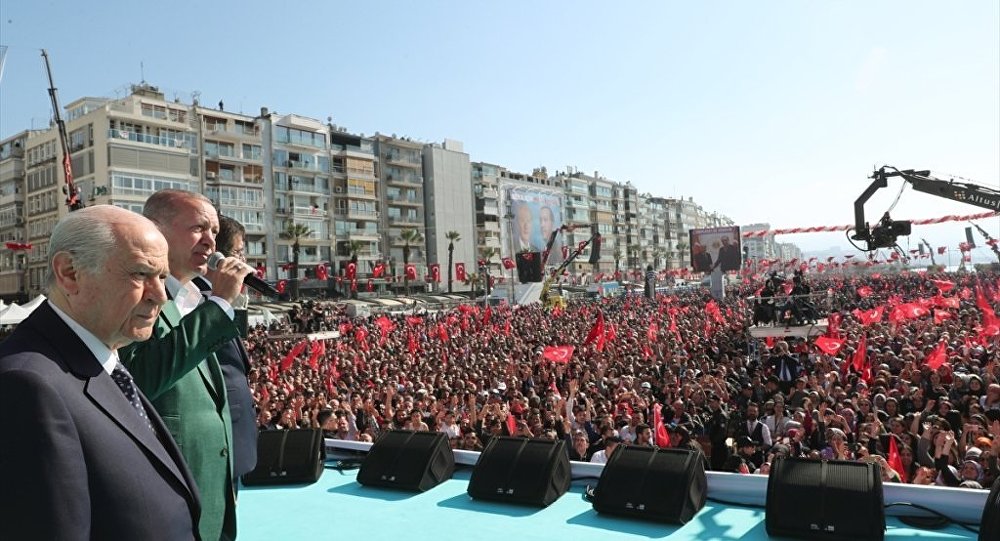 MHP İzmir’den tepki: CHP’nin üç beş eliti bizi turist olarak görüyor