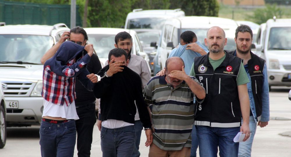Gözaltına alınan torbacıdan gazetecilere: Güzel çekin, televizyona çıksın