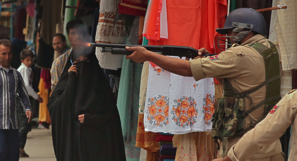 Keşmir de 3 yaşındaki kız çocuğuna tecavüzü, binlerce kişi protesto etti