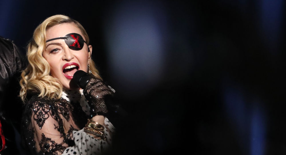 Madonna  katliam  klibine yönelik eleştirilere yanıt verdi