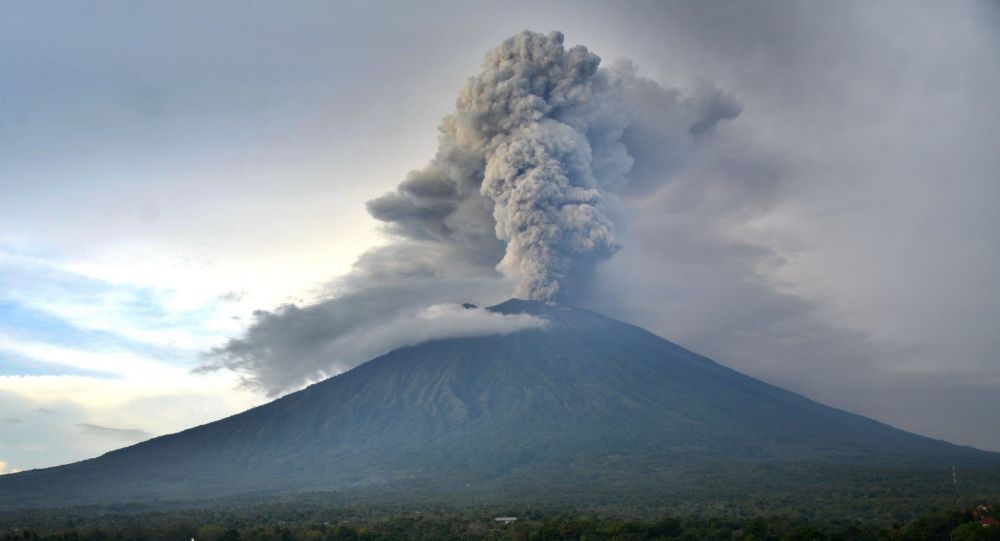 Agung Yanardağı nda patlama!