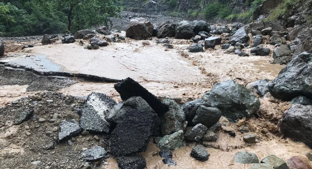 Trabzon Araklı da sel ve heyelan: 6 kişi öldü, 4 kişi kayıp