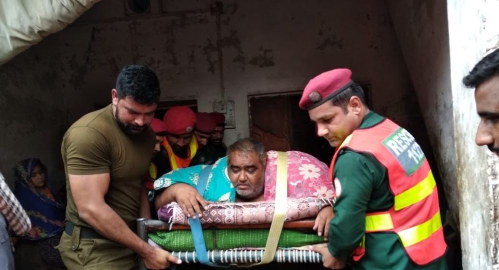 300 kiloluk obez adam askeri helikopterle hastaneye kaldırıldı!
