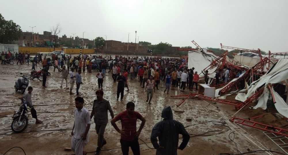 Hindistan da çadır çöktü: 14 ölü