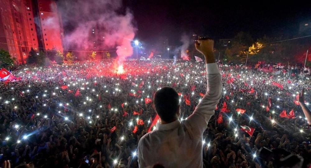 Ekrem İmamoğlu ndan  Demokrasi Gecesi  paylaşımı
