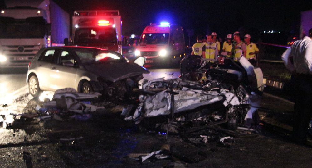 İzmir deki kazada aynı aileden 3 kişi öldü, 1 kişi yaralandı