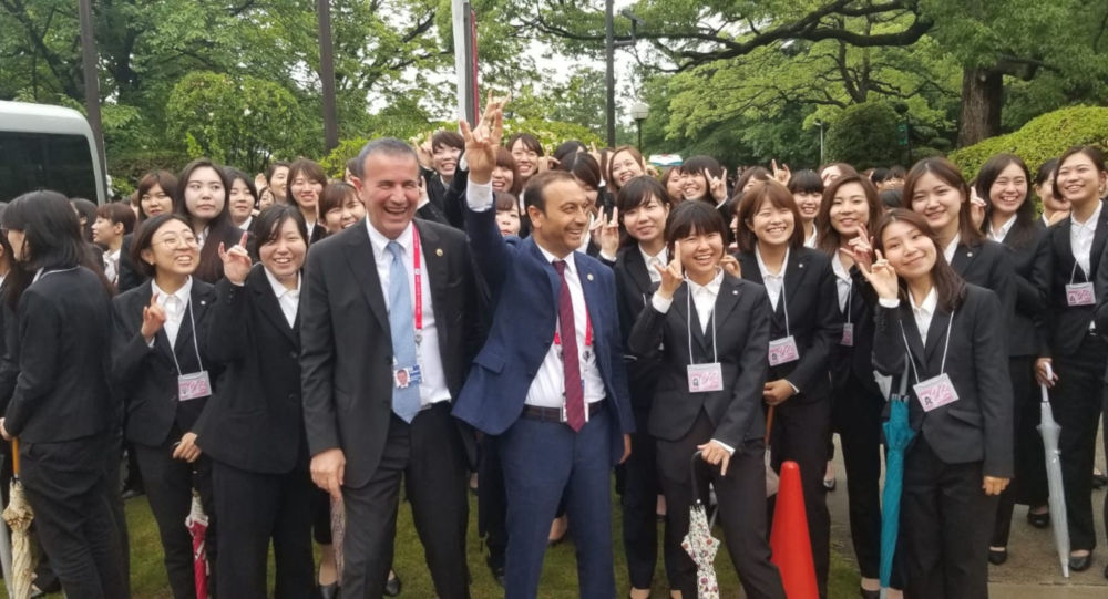 Japon diplomatlardan Bozkurt işareti