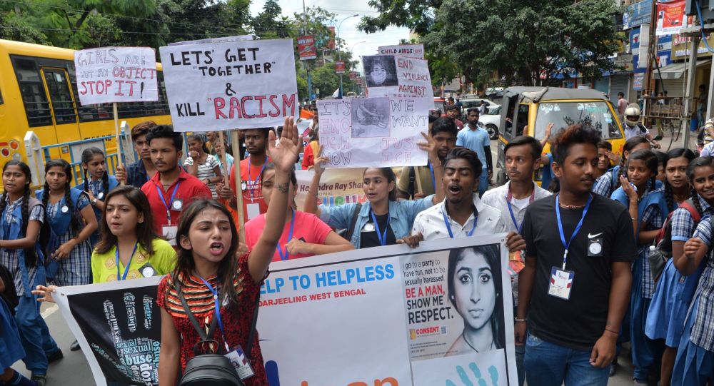 Hindistan da çocuk istismarcılarına ölüm cezası getirildi!