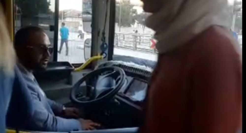 Şoför gecikince yolcu otobüsünü belediye başkanı kullandı